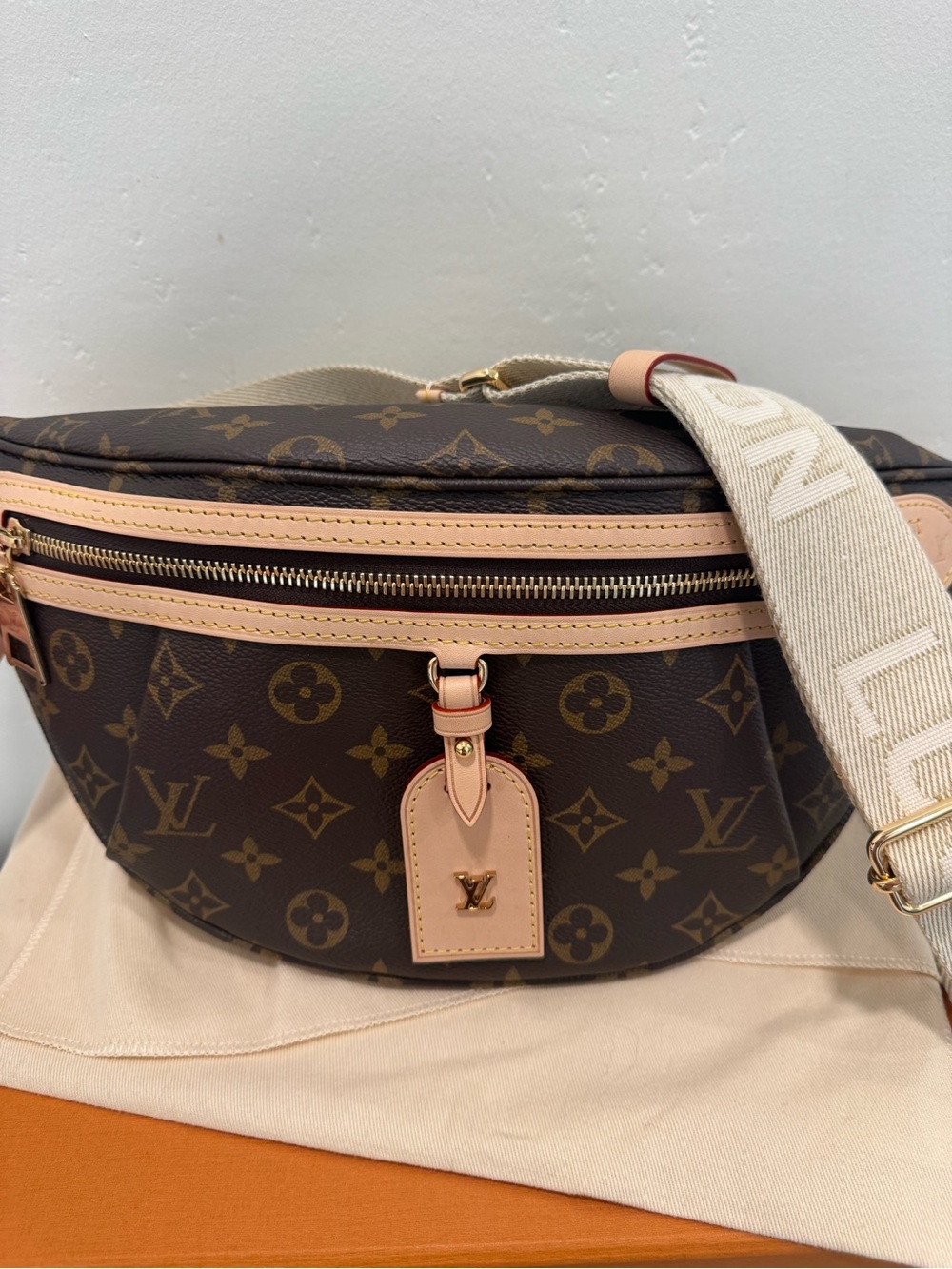Louis Vuitton high rise bumbag Monogram Canvas Crossbody - Picture 4 of 7